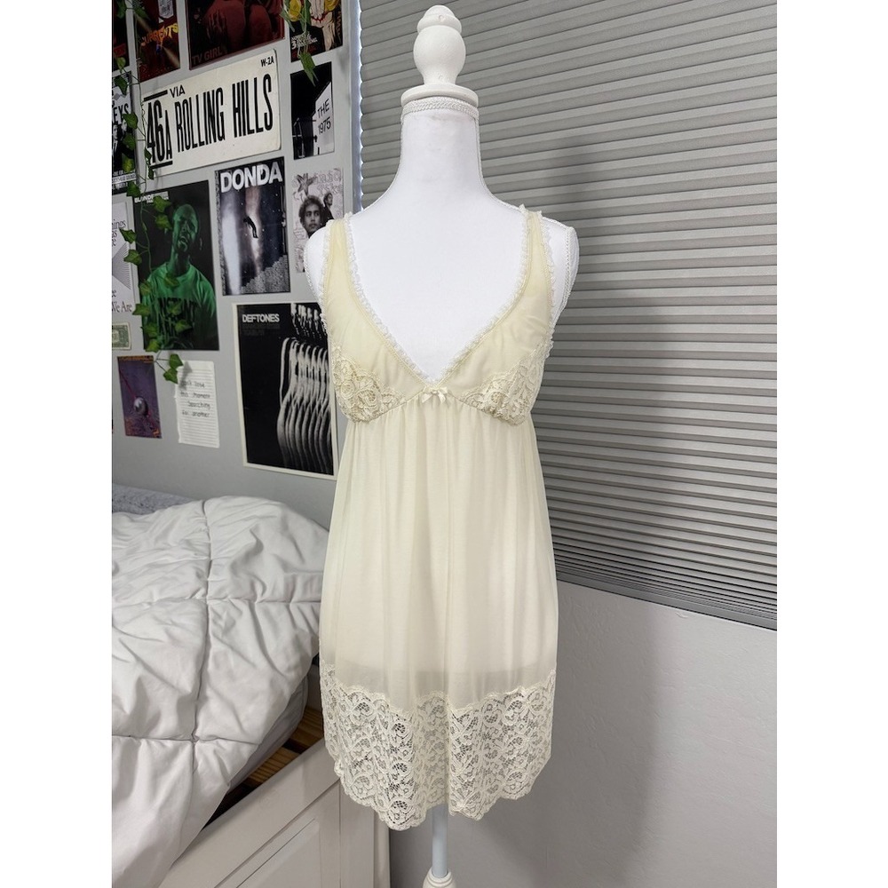 Y2K Gilligan O'Malley Cream Lace Babydoll Chemise Size‎ M